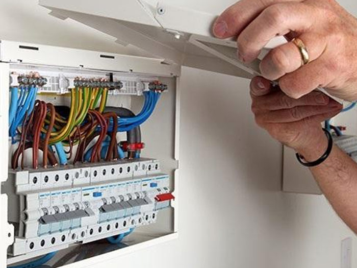 KONAY Konya elektrik tamircisi, konya elektrik ustası, elektrik tesisatı firmaları, sanayi elektrikçisi